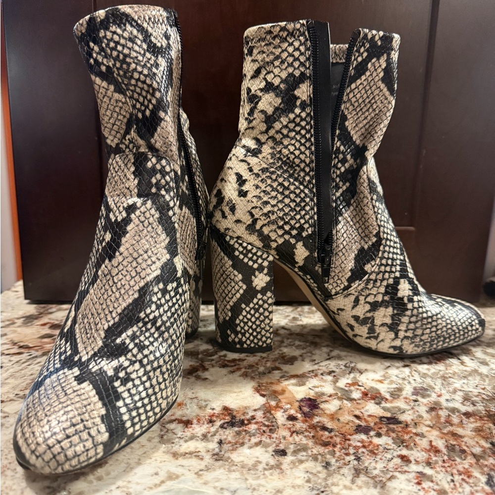 *GENTLY WORN* Vintage Y2K Women's Size 7.5 Aldo Snakeskin Ankle Boots